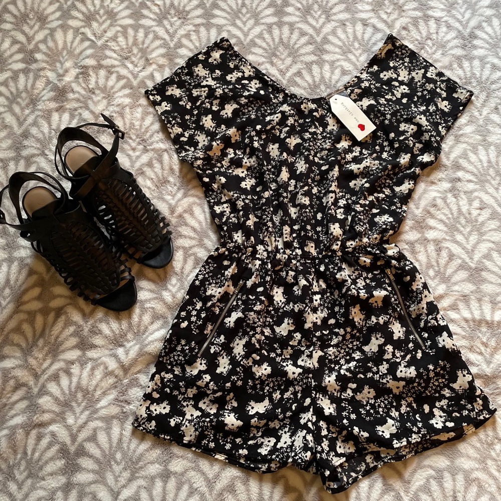 Floral Romper 🖤